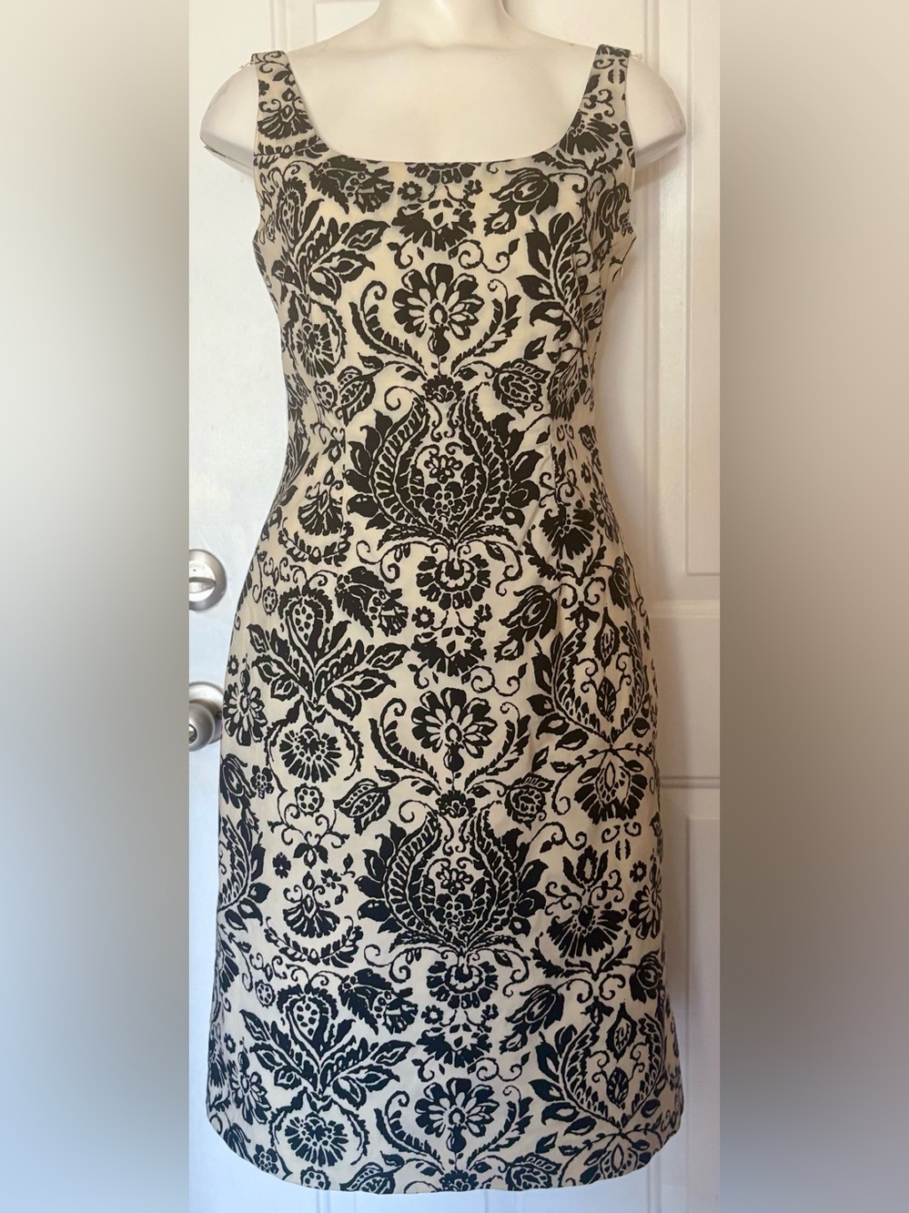 Tommy Bahama, size 10 Cotton/silk/spandex blend shift Dress